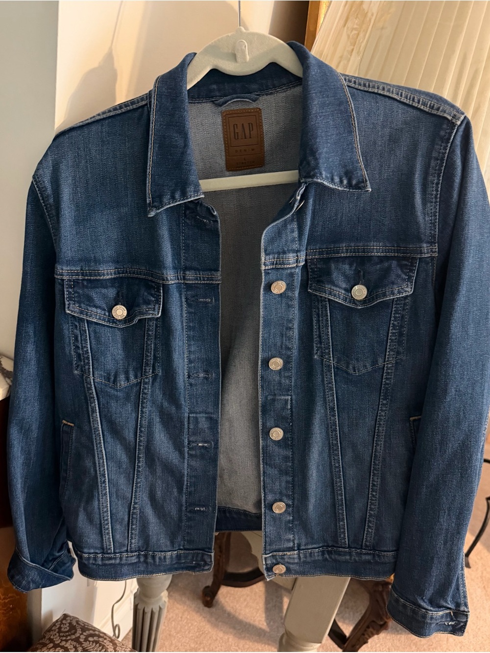 GAP Women’s Dark Blue Denim Jacket EUC size Large in Medium Dark Denim - Picture 1 of 7